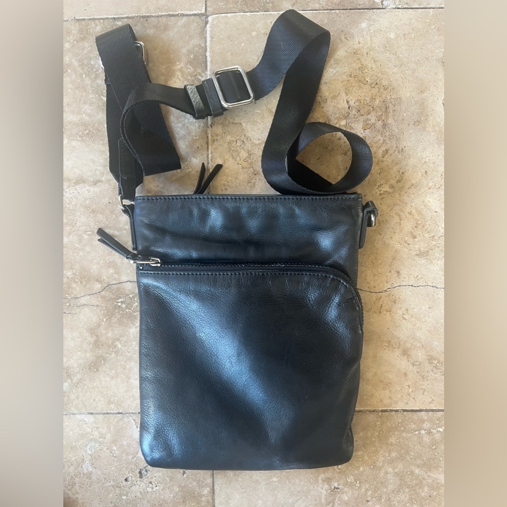 Margo black leather Crossbody very good condition no scratches or tears - Picture 2 of 8